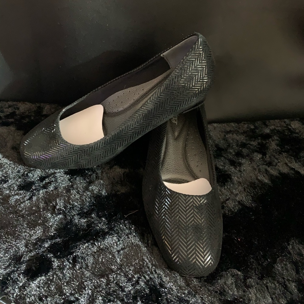 Trotters "Lauren" Black Suede Slip On Sm Wedges - Picture 1 of 4